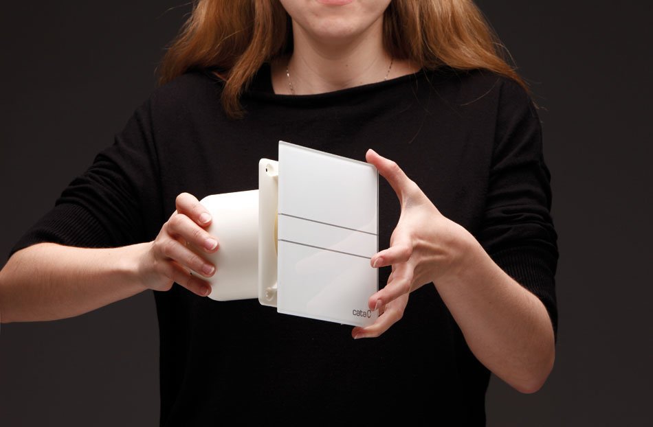 Aksialni kopalniški ventilator s časovnikom CATA E-100 GT, 8 W, priključek 100 mm, bel – izdelek 00900100 – fotografija serije 1. Fotografija velja za celotno serijo; mere izbranega artikla so navedene v opisu.