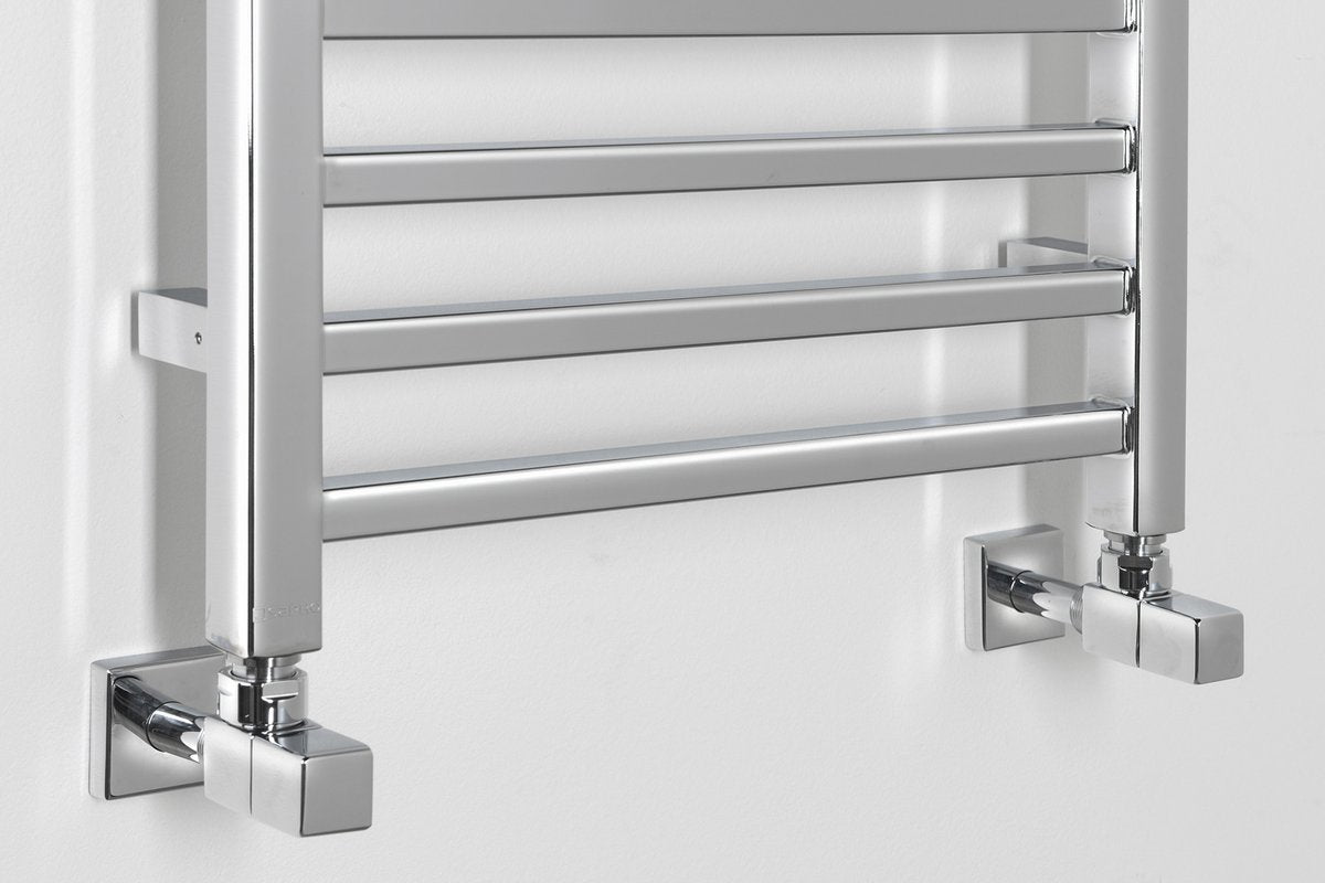 Kopalniški radiator SAPHO METRO, 450 × 890 mm, kromiran – izdelek 0411-03 – dodatni pogled 3. Na sliki so prikazani tudi priključni ventili; vsebina nakupa je navedena v opisu.