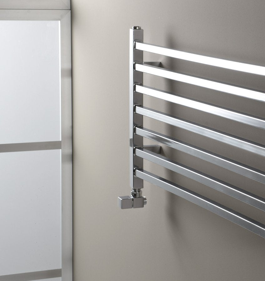 Kopalniški radiator SAPHO METRO, 1000 × 450 mm, kromiran – izdelek 0411-10 – dodatni pogled 2. Na sliki so prikazani tudi priključni ventili; vsebina nakupa je navedena v opisu.