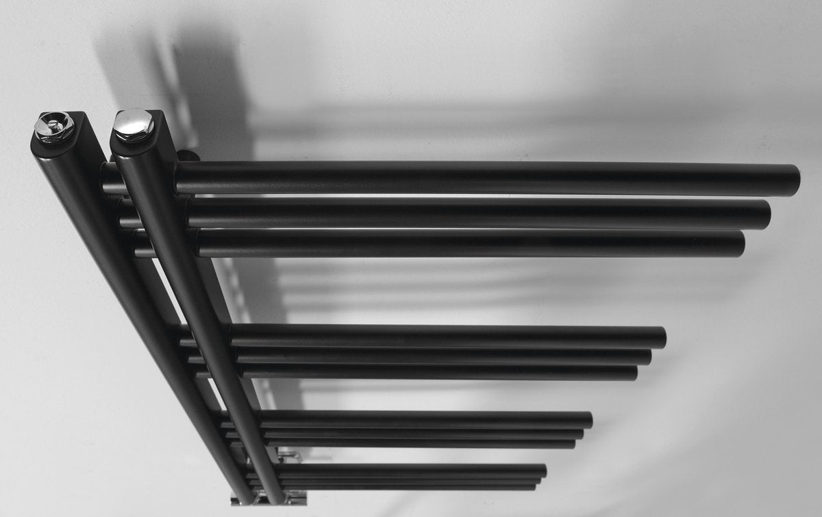 Kopalniški radiator SAPHO DORLION, 500 × 900 mm, mat črn – izdelek 1130-20 – dodatni pogled 2. Na sliki so prikazani tudi priključni ventili; vsebina nakupa je navedena v opisu.